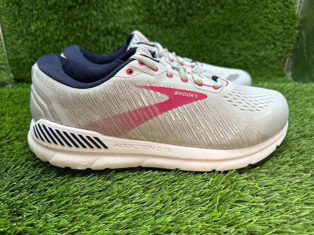 Brooks Addiction GTS 15 1203522E054 Athletic Sneaker Womens 10 Gray Mesh Running